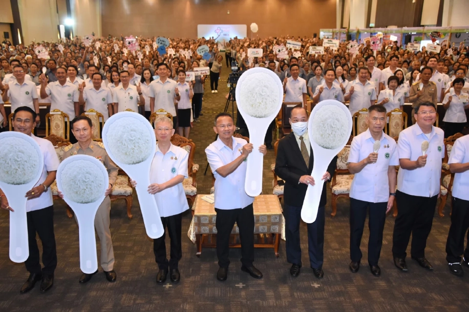 'สมศักดิ์' ลุย สมุทรปราการ จัด 12 คลินิกบริการสุขภาพครบทุกช่วงวัย