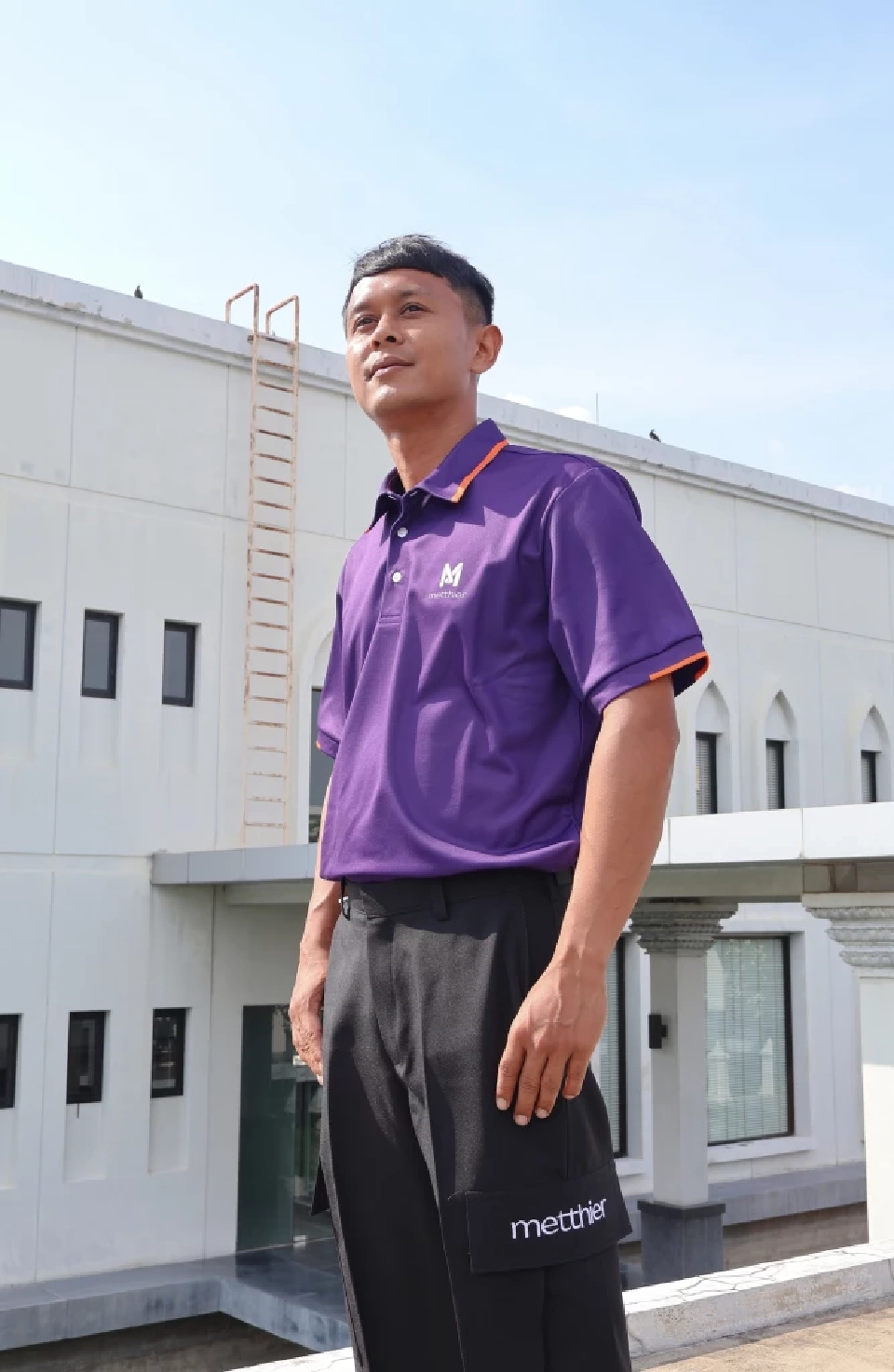 สมบัติ ม่วงอุมิงค์” 