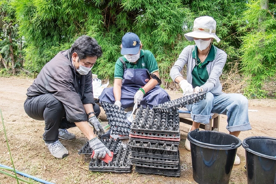 "คลีนเล้าด้วยใจ ปันไข่ให้น้อง" สานต่อความห่วงใยจากฟาร์มถึงโรงเรียน