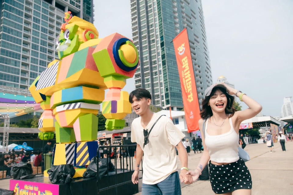 ประมวลภาพคอนเสิร์ต "ฝั่งธนเฟส 3" สุดปัง จัดเต็ม 2 วัน 20 ศิลปินดัง 2 สไตล์