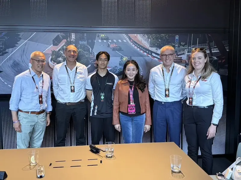นายกฯ แวะดูงาน  F1 โมนาโก เชียร์ อเล็กซ์ อัลบอน ดึงการแข่งขันมาไทย