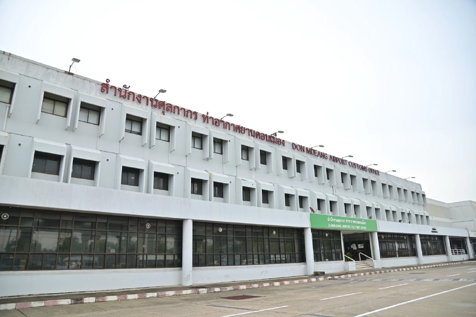 สมศักดิ์ แถลงจับต่างชาติลักลอบขนกัญชาออกนอกประเทศ 73 กก.