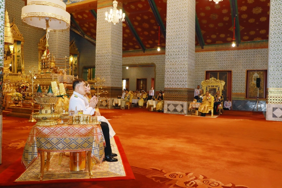 "ในหลวง - พระราชินี" เสด็จฯในการพระราชพิธีฉัตรมงคลปี 2568