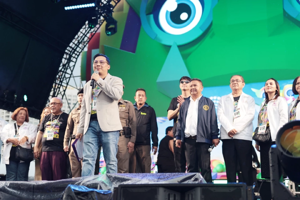 ประมวลภาพคอนเสิร์ต "ฝั่งธนเฟส 3" สุดปัง จัดเต็ม 2 วัน 20 ศิลปินดัง 2 สไตล์