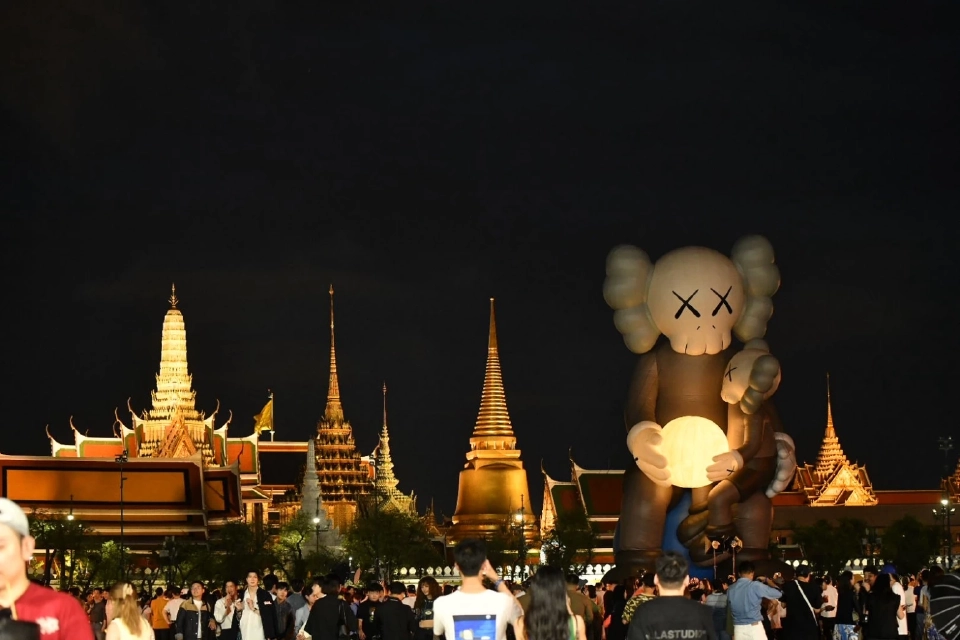นิทรรศการหุ่นยักษ์ KAWS HOLIDAY THAILAND สนามหลวง จัดวันไหนถึงวันไหน
