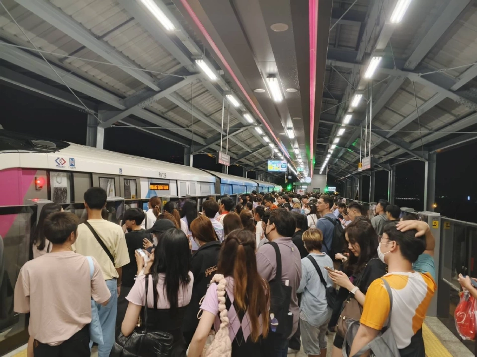 วันหยุดยาวคึกคัก! คนแห่ใช้ระบบรางรถไฟฟ้าสีชมพูทะลุ 1.2 ล้านเที่ยว
