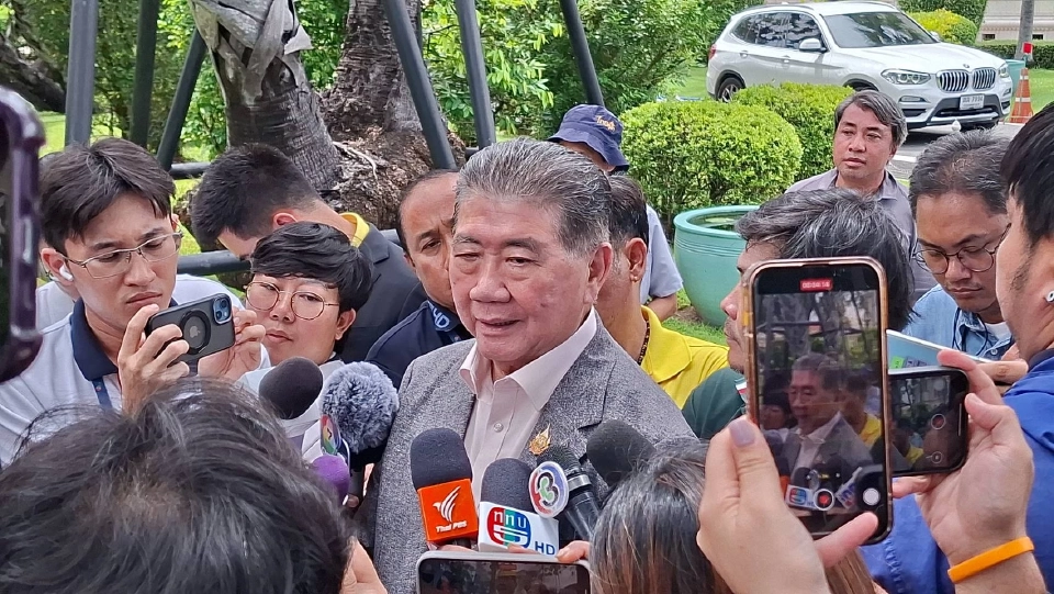 “บิ๊กอ้วน” ยันกองทัพให้คำมั่นไม่มี “รัฐประหาร” โฟกัสภัยคุกคามชาติ