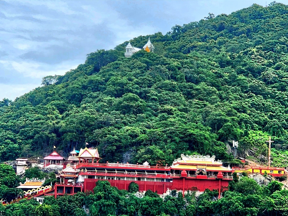 เปิดพิกัดที่เที่ยว “เกาะสีชัง”รับรองไม่ถูกชัง ได้ทั้งมู ได้ทั้งฟิลทะเลเก๋ๆ