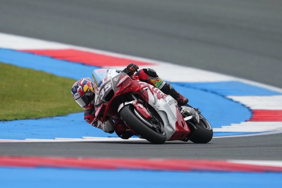 นักบิดไทยคนแรก! ก้อง สมเกียรติ จันทรา คว้าแต้มประวัติศาสตร์คะแนนแรกในศึก MotoGP สนาม 10 ที่ แอสเซ่น เนเธอร์แลนด์ 