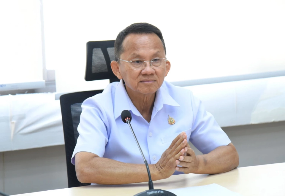 YNAC ยื่น 2 แสนรายชื่อหนุน "สมศักดิ์" ดึงกัญชากลับเป็นยาเสพติด