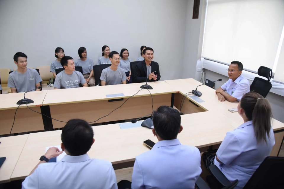 YNAC ยื่น 2 แสนรายชื่อหนุน "สมศักดิ์" ดึงกัญชากลับเป็นยาเสพติด