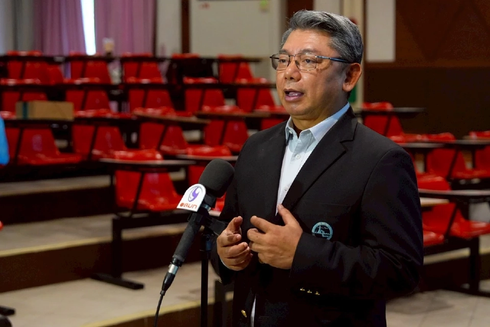 นิธี สีแพร