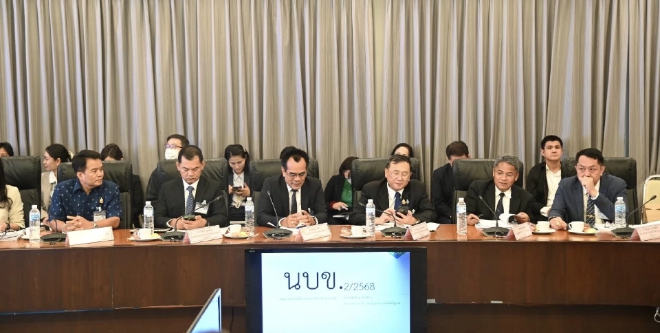 นบข.สั่งปรับแผนผลิต ลดปลูกข้าวนาปรัง ซมราคาข้าวร่วง ส่งออกวูบหนัก