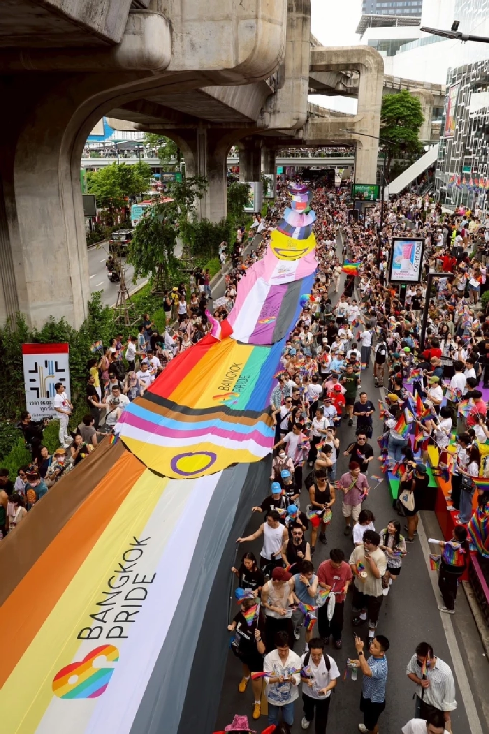ประมวลภาพ ขบวนพาเหรด Bangkok Pride Festival ฉลองสู่ Pride Destination ระดับโลก