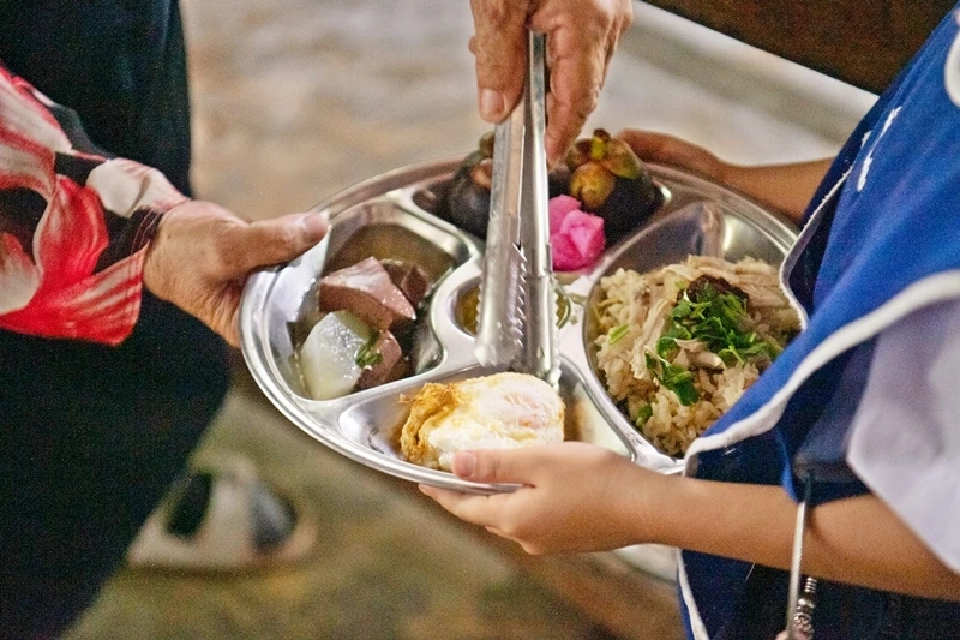 \"ไข่ไก่เปลี่ยนชีวิต\" บทเรียนนอกตำรา ของเด็ก ๆ โรงเรียนบ้านร้านตัดผม ชุมพร