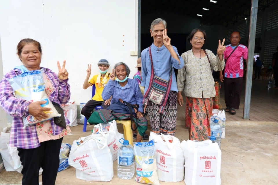 “มูลนิธิป่อเต็กตึ๊ง”ลุยช่วยผู้ประสบภัยธรรมชาติ เหนือ อีสาน กลาง
