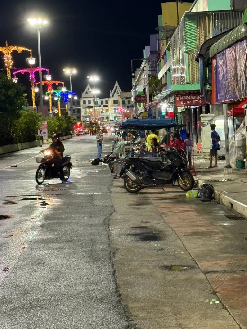 ด่วน 'ลอบวางระเบิด' หน้าตลาดโต้รุ่งเมืองปัตตานี ไร้เจ็บและเสียชีวิต