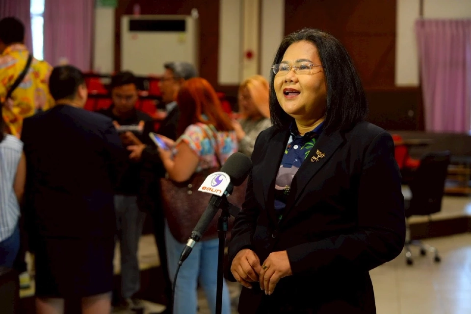 สมรัก  บุษปธำรง