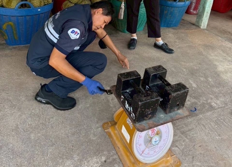 พาณิชย์ ตรวจเข้มเครื่องชั่ง ล้ง รับซื้อผลไม้ทั่วประเทศ ทำผิดเจอคุก 7ปี