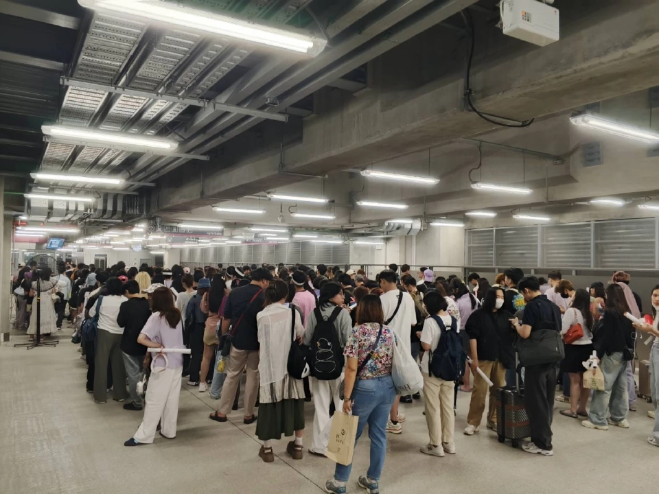 วันหยุดยาวคึกคัก! คนแห่ใช้ระบบรางรถไฟฟ้าสีชมพูทะลุ 1.2 ล้านเที่ยว