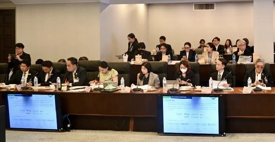 นบข.สั่งปรับแผนผลิต ลดปลูกข้าวนาปรัง ซมราคาข้าวร่วง ส่งออกวูบหนัก