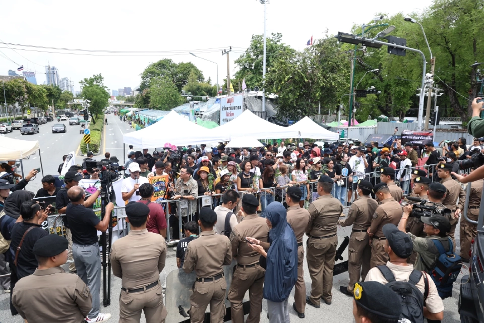 ม็อบกัญชา เรียกร้อง สมศักดิ์ เร่งผลักดันกฎหมาย จ่อบุก สธ. 7 ก.ค.นี้