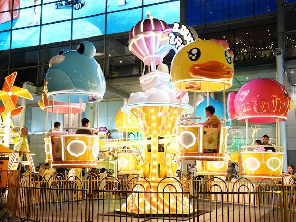 เที่ยวกรุงเทพ สนุกกับ 2 มาสคอตดังก้องโลก เป็ดเหลือง B.Duck คิวท์ๆ โกโกวาสุดปัง