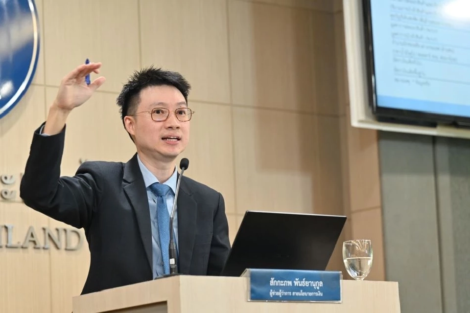 นายสักกะภพ พันธ์ยานุกูล เลขานุการ คณะกรรมการนโยบายการเงิน (กนง.)