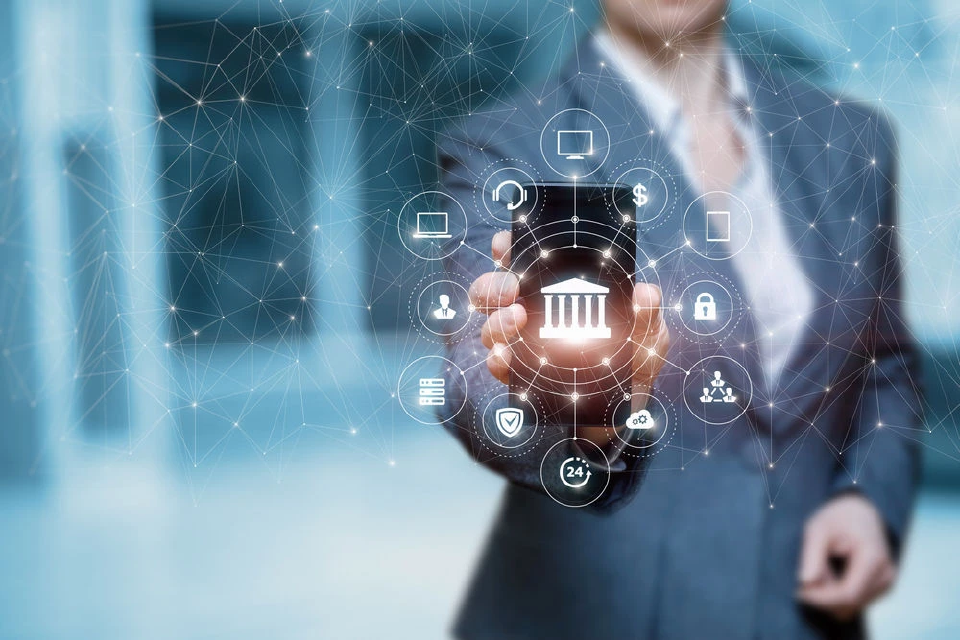 วัดขุมพลัง 3 กลุ่มทุน \"บิ๊กคอร์ป\" ชิงธุรกิจบริการ Virtual Bank