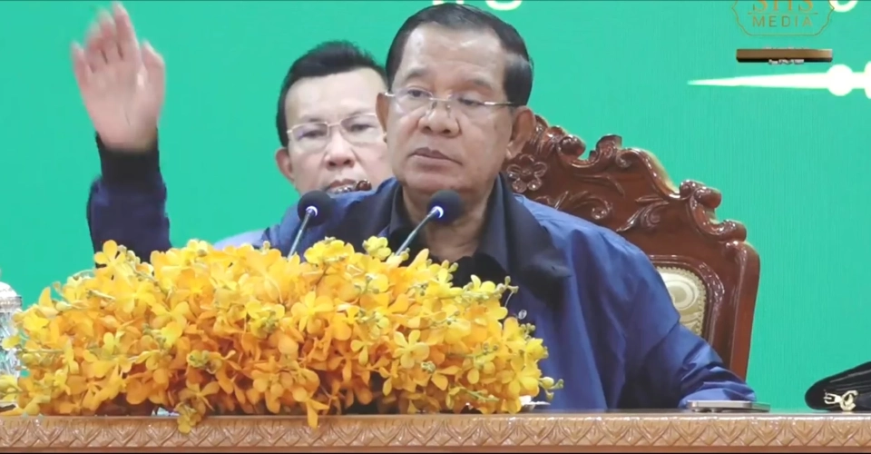 "ฮุน เซน" แฉทักษิณ ป่วยทิพย์ แค่สวมเฝือกถ่ายรูปคู่ ลั่นทำงานกับแพทองธารไม่ได้