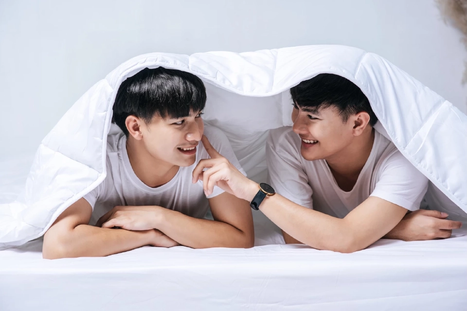 HIV โรคเงียบที่ยังอันตราย ไขข้อสงสัย ทำไมกลุ่ม LGBTQ+ จึงเสี่ยงสูง