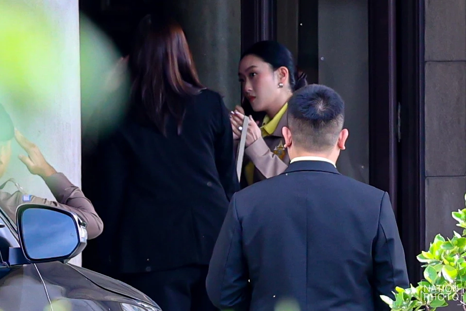 นายกรัฐมนตรี "แพทองธาร" เข้าทำเนียบ ท่ามกลางม็อบต้านกดดัน