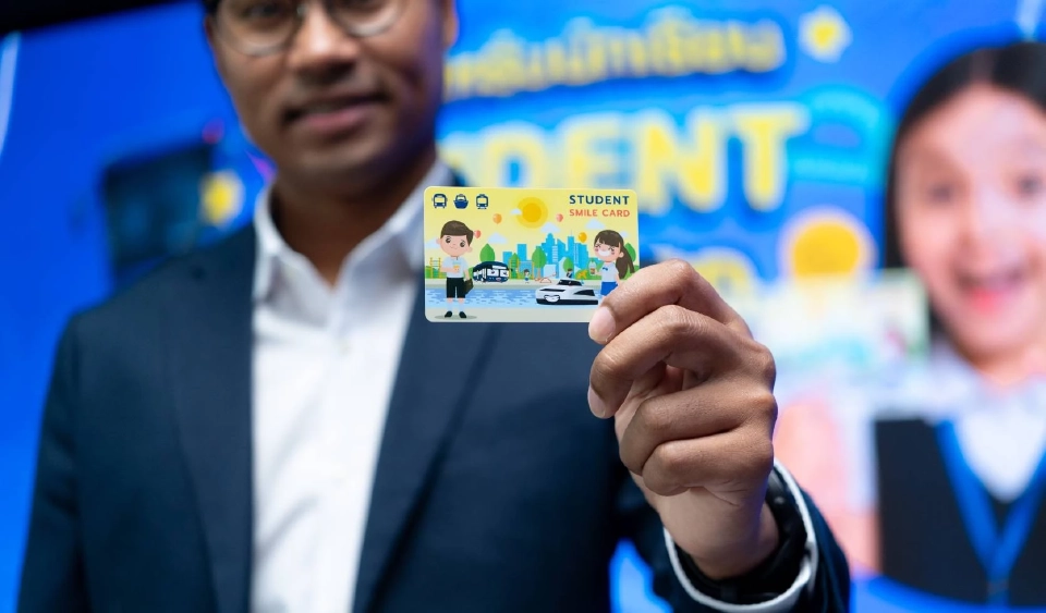 นักเรียนเฮ “ไทยสมายล์บัส”เปิดตัวบัตรโดยสาร 15 บาทตลอดสาย