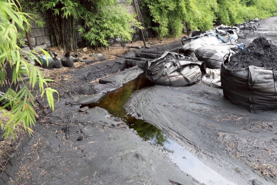 กระทรวงอุตฯปิดกิจการโรงงานกลั่นน้ำมันปล่อยน้ำเสีย-กากพิษ