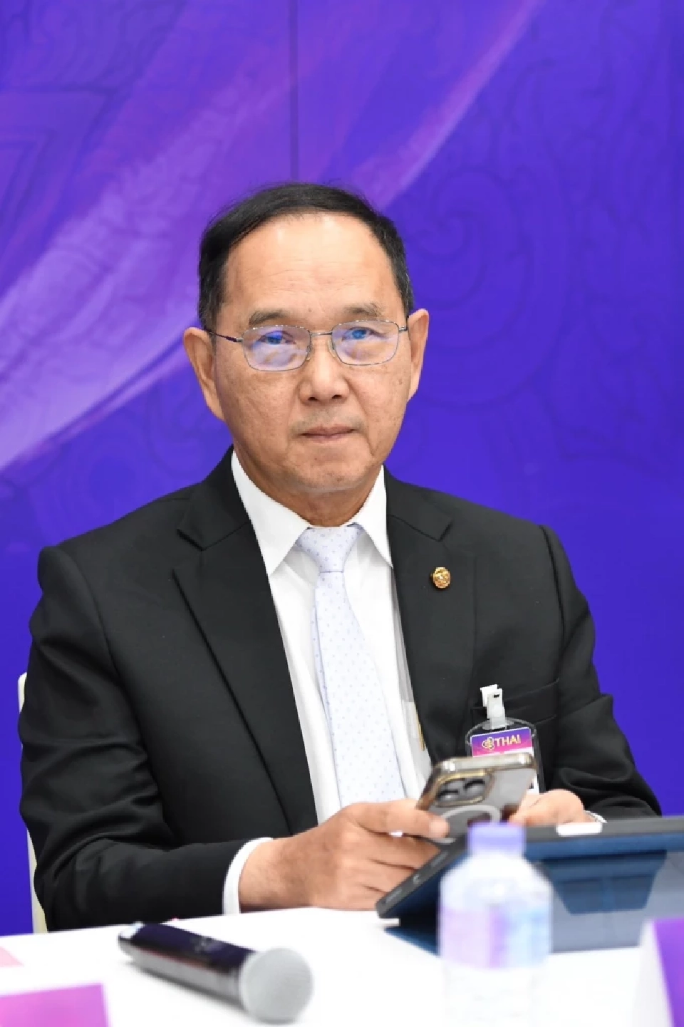 ชาย เอี่ยมศิริ