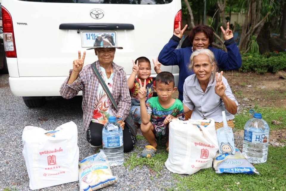 “มูลนิธิป่อเต็กตึ๊ง”ลุยช่วยผู้ประสบภัยธรรมชาติ เหนือ อีสาน กลาง