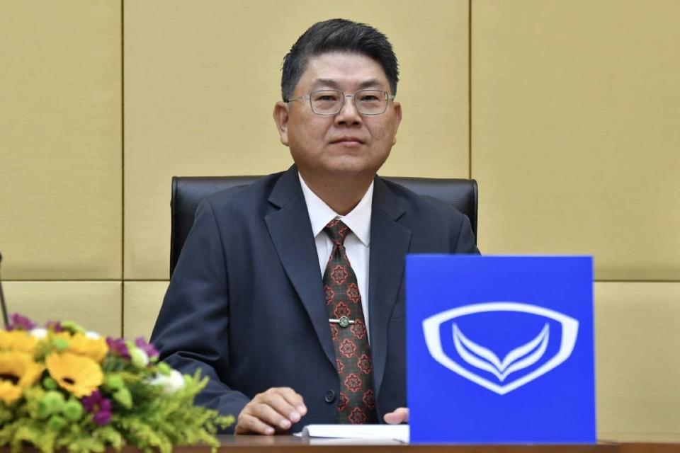  นายธารา พฤกษ์ชะอุ่ม