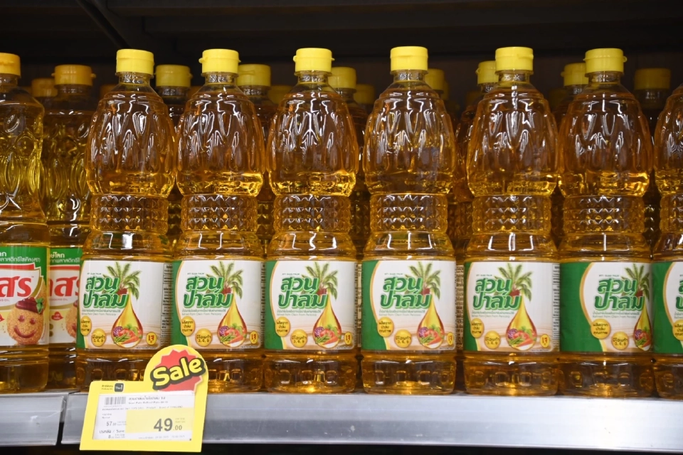 “พาณิชย์” ตรวจเข้มราคาน้ำมันปาล์ม ยันขายต่ำกว่า 50 บาท/ขวด ช่วยลดค่าครองชีพ