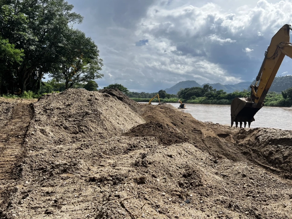 การขุดลอกตะกอนดินท้องน้ำแม่น้ำกก แม่น้ำสาย และแม่น้ำรวก