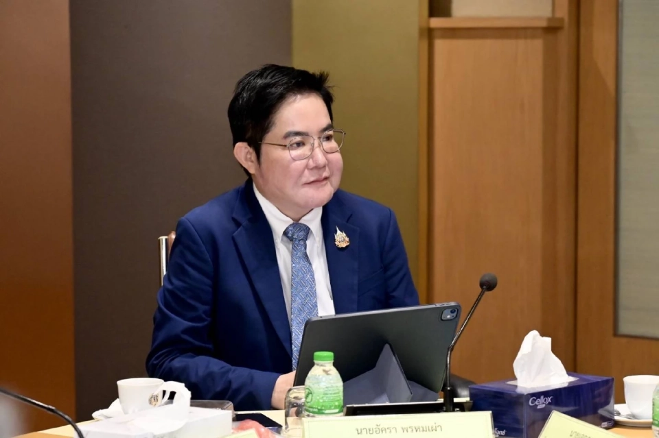 นายอัครา พรหมเผ่า รัฐมนตรีช่วยว่าการกระทรวงเกษตรและสหกรณ์