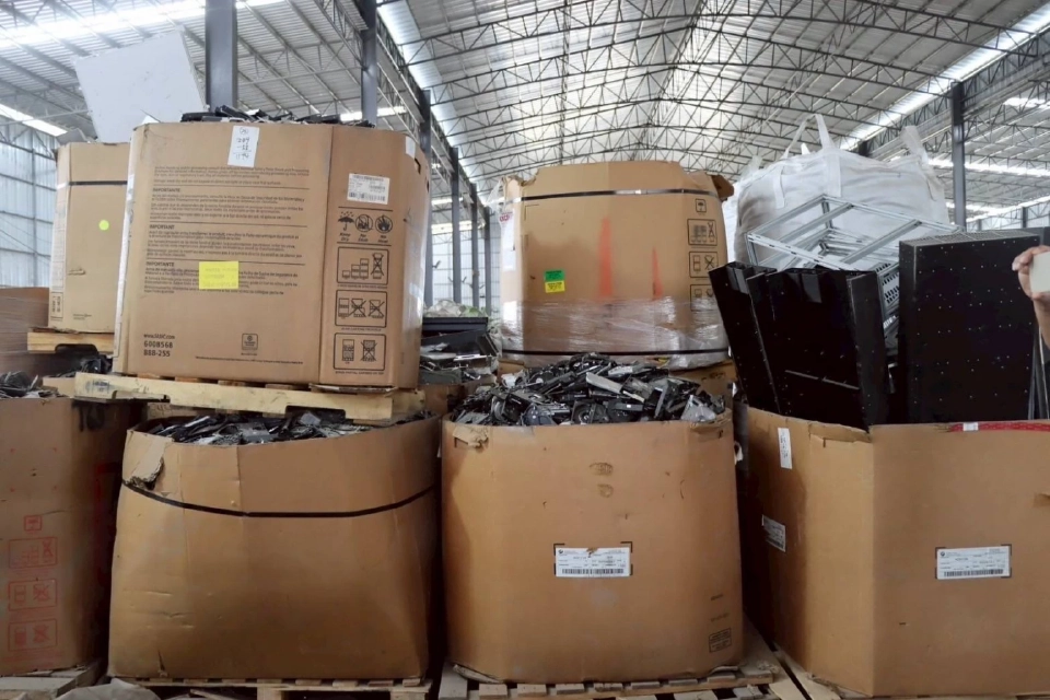 กระทรวงอุตฯสั่งหยุดกิจการ บ.กำปั่นทอง ลอบตั้งฟรีโซน-รวมขยะพิษ