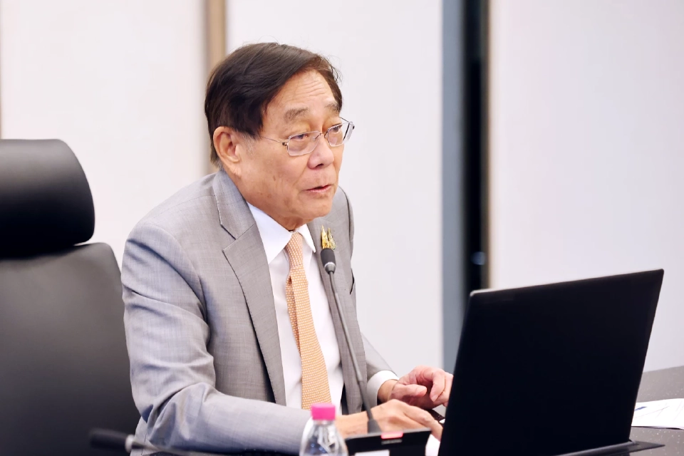 นายพิชัย ชุณหวชิร รองนายกรัฐมนตรี และรัฐมนตรีช่วยว่าการกระทรวงการคลัง 