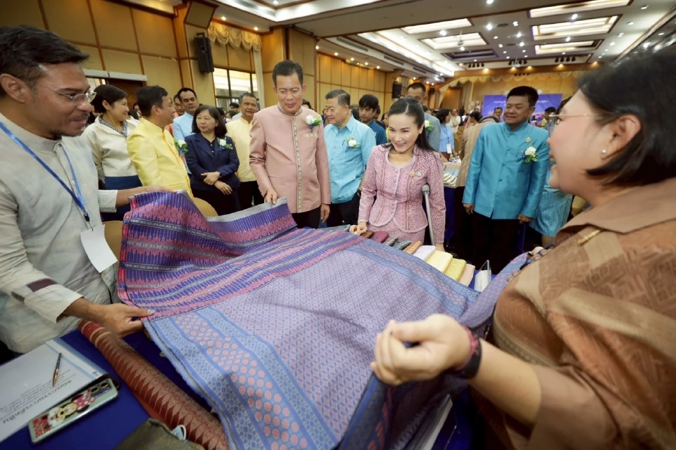 “นฤมล” เปิดงานประกวดเส้นไหม ปี 68 สานงานต่อตามพระราชปณิธาน “พระพันปีหลวง”