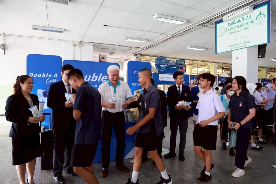 ดั๊บเบิ้ล เอ จับมือสพฐ.ร่วมป้องกันไข้หวัดใหญ่ มอบหน้ากากอนามัยโรงเรียน 10 แห่งใน กทม.