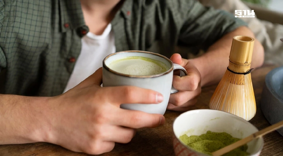 เชื่อหรือไม่ คาเฟอีนจาก "ชาเขียว" ช่วยกระตุ้นสมองและเผาผลาญไขมัน