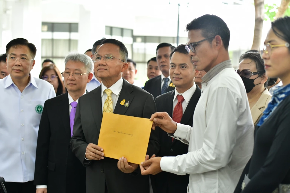 ม็อบกัญชา เรียกร้อง สมศักดิ์ เร่งผลักดันกฎหมาย จ่อบุก สธ. 7 ก.ค.นี้