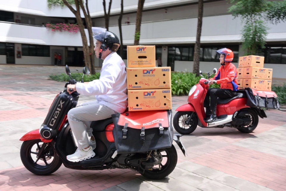 สั่งไปรษณีย์ไทย ช่วยชาวสวนกระจายผลไม้กว่า 3 พันตัน ส่งฟรีทั่วไทย