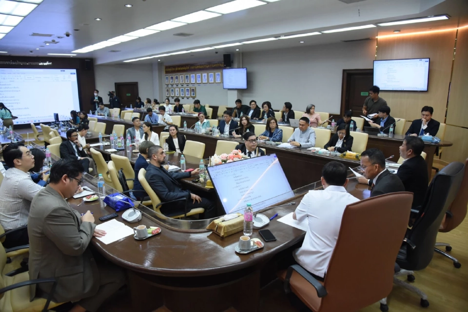 สมศักดิ์ ถกผู้ประกอบการกัญชา เห็นตรงกันใช้ทางการแพทย์