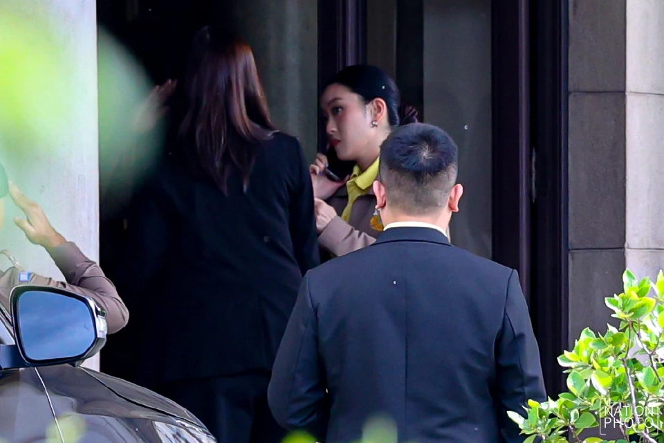 นายกรัฐมนตรี "แพทองธาร" เข้าทำเนียบ ท่ามกลางม็อบต้านกดดัน