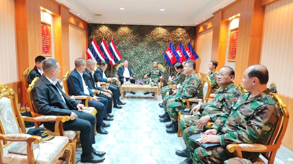 บิ๊กอ้วน บินด่วนถก รมว.กลาโหมกัมพูชา หาทางออกปมปัญหาชายแดน